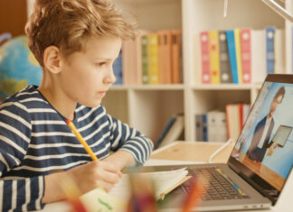 Пакет школьника: в Украине запустили карту магазинов, где можно рассчитаться средствами