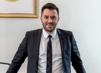 В Украине рассматривают свободный оборот части акций ПриватБанка и Нафтогаза – Магомедов