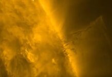 Космический аппарат сфотографировал выброс темной плазмы на Солнце: он больше Земли (фото)