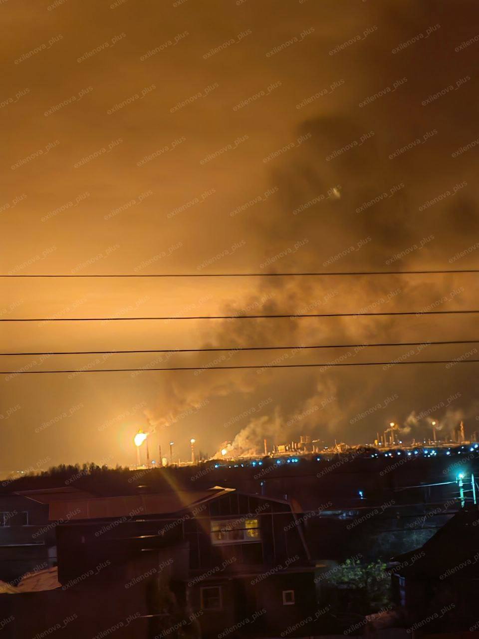 Дроны атаковали НПЗ «Лукойла» в Кстово: местный аэропорт закрыли из-за налета БПЛА (видео)