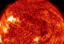 Солнце возьмет Землю на прицел: скопление темных пятен поворачивается к планете (фото)