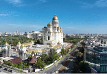 Конец 300-летнего рекорда РФ: в Румынии открыли самый высокий православный храм в мире (видео)