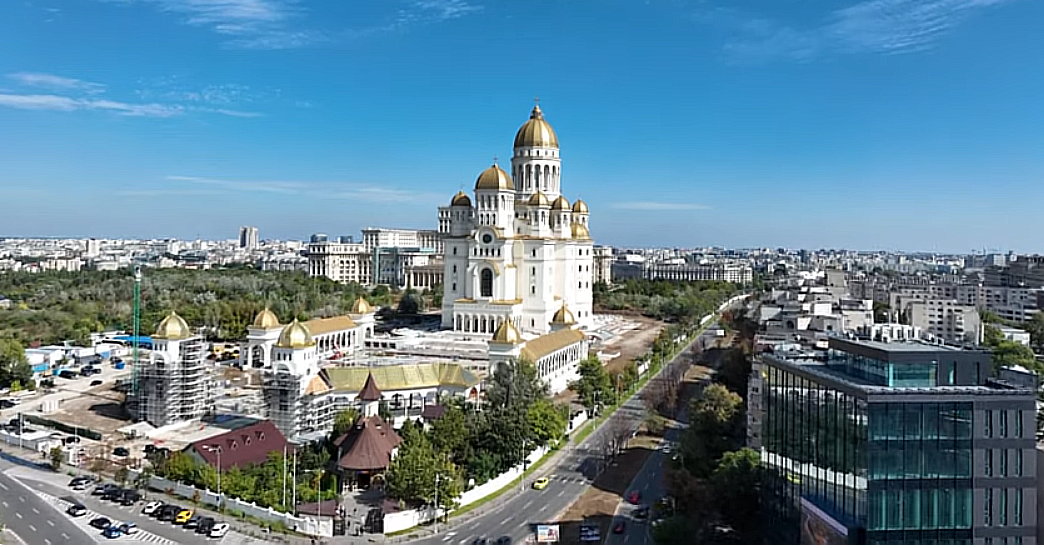 Конец 300-летнего рекорда РФ: в Румынии открыли самый высокий православный храм в мире (видео)