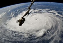 Ураганы с женскими именами: как и кто дает штормам названия