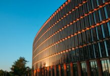 Невидимые солнечные панели дадут на 50% больше энергии: Дания испытывает новую технологию