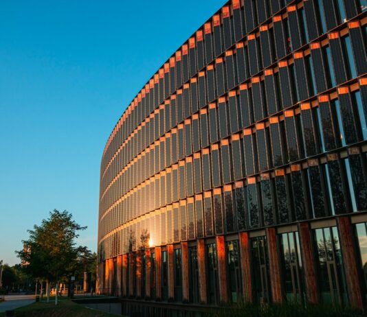 Невидимые солнечные панели дадут на 50% больше энергии: Дания испытывает новую технологию