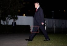 Новые фото Трампа содержат странные очертания: президент США может носить мешочек для мочи, — СМИ (фото)