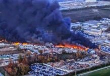 В США недалеко от аэропорта разбился транспортный самолет: есть погибшие (видео)