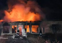 Российские дроны ударили по детскому центру на Черниговщине: вспыхнул пожар (фото)