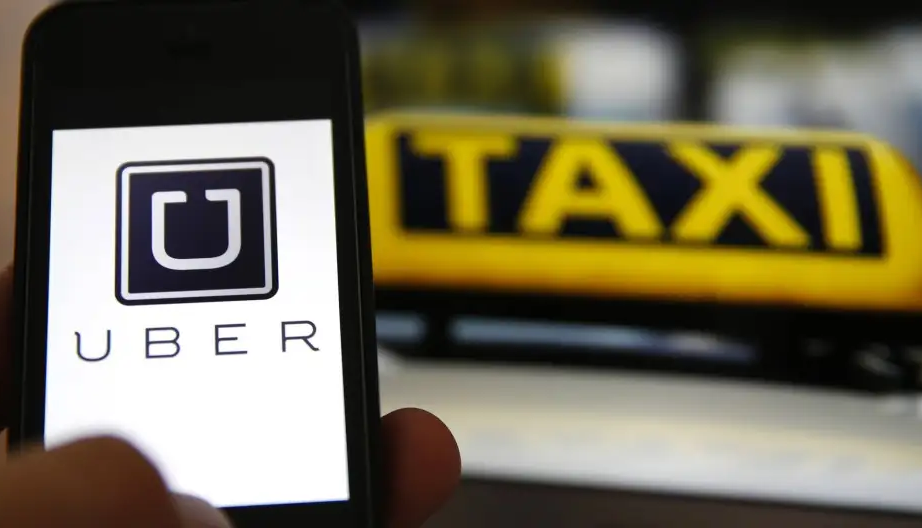 Мужчина заказал Uber и разговорился с водителем: его история поразила пассажира и сеть (видео)