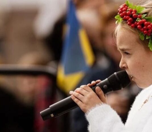 «Не обсуждают войну в школе»: в Финляндии 11-летнюю украинку заставили петь российскую «Калинку»