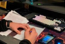 Взламывали аккаунты и продавали информацию: до 15 лет могут получить малолетние хакеры