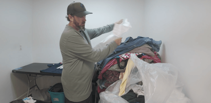 Отец однажды зашел на секонд-хенд и стал миллионером: что он придумал (фото)