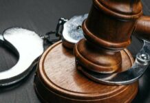 Сначала выпивали вместе, а потом избили и обворовали: суд вынес приговор нападающим