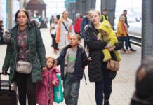 В Польше хотят лишить украинских беженцев особого статуса: что планирует правительство