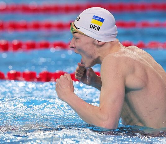 Впервые за 12 лет: украинец получил медаль по плаванию на короткой воде, установив мировой рекорд (видео)