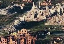 Россияне продвигаются сквозь руины Волчанская