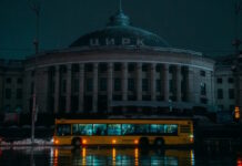 Света не будет по 15 часов: энергетики обнародовали графики на 8 декабря