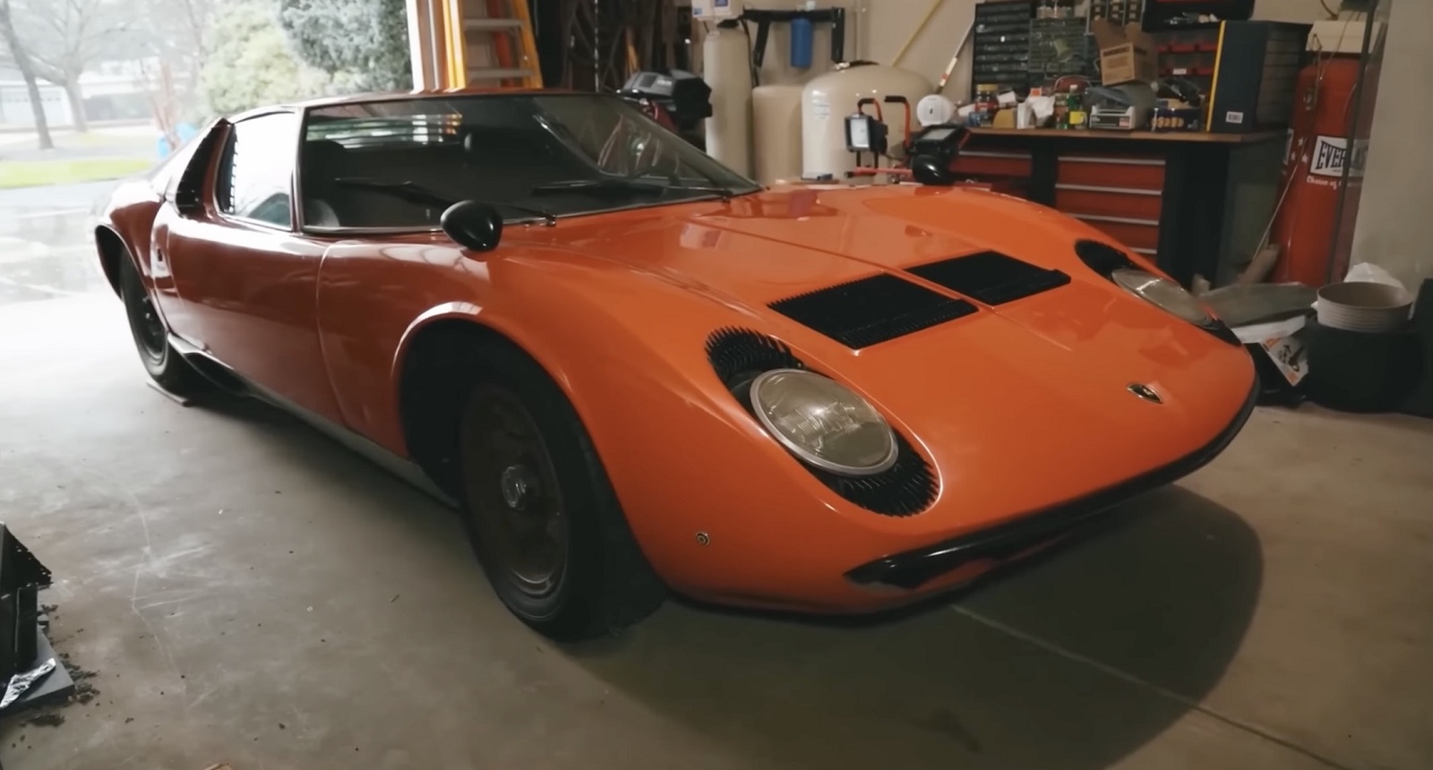 Сын нашел отцовский Lamborghini спустя 50 лет после продажи (видео)