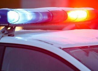 На ХТЗ мужчина устроил стрельбу прямо в подъезде многоэтажки