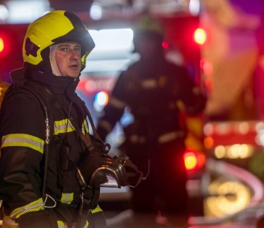 В Запорожье прогремели взрывы: на город летели ракеты