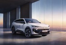 Богатое оснащение и 250 сил: дебютировал флагманский кроссовер Renault (фото)