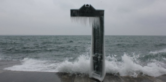 Магия льда вблизи моря: как выглядит одесский Ланжерон после морозов (фото)