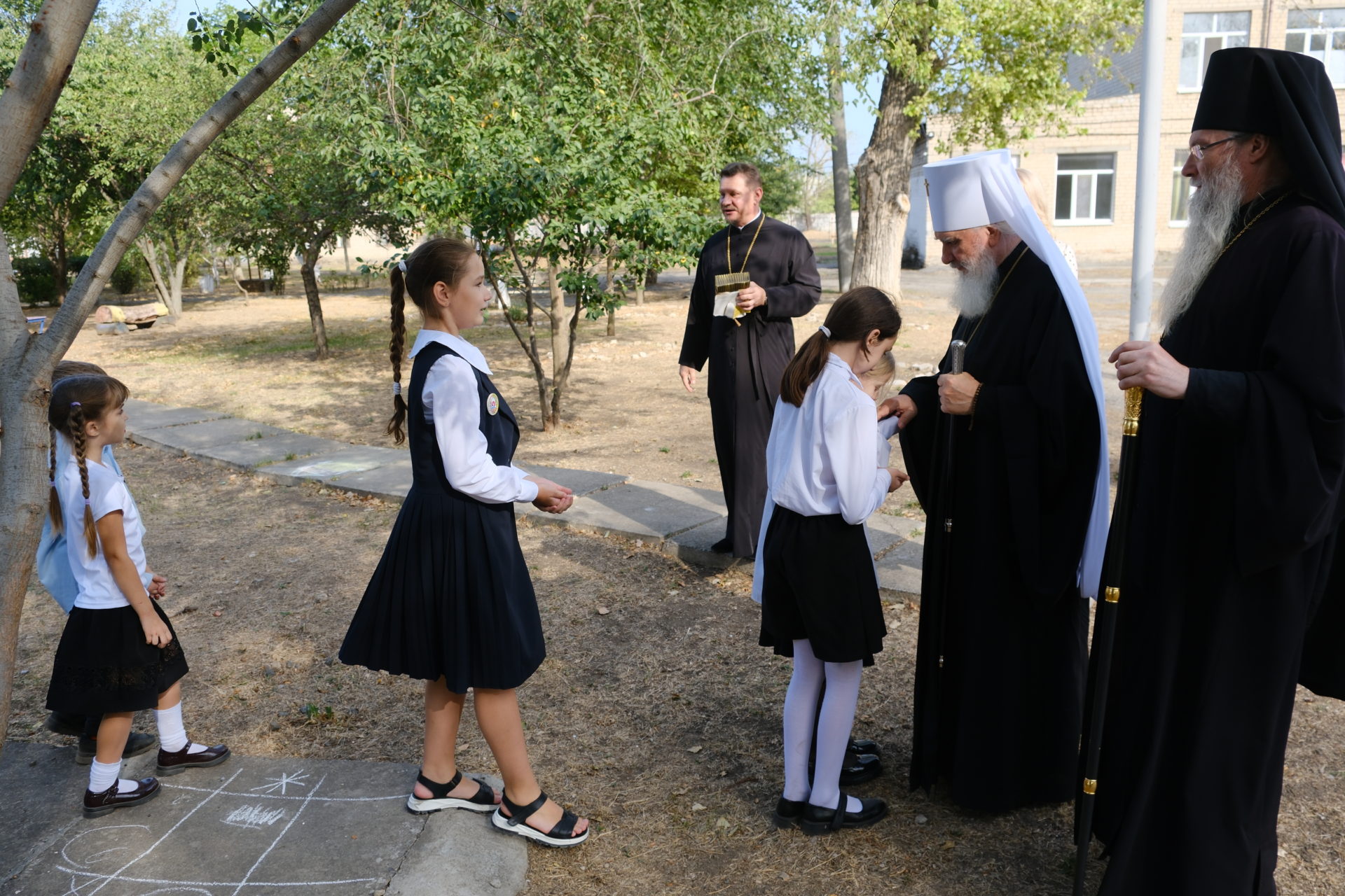 «Они просто пришли»: в УПЦ МП открестились от подпольной школы, действующей при их монастыре в Киеве