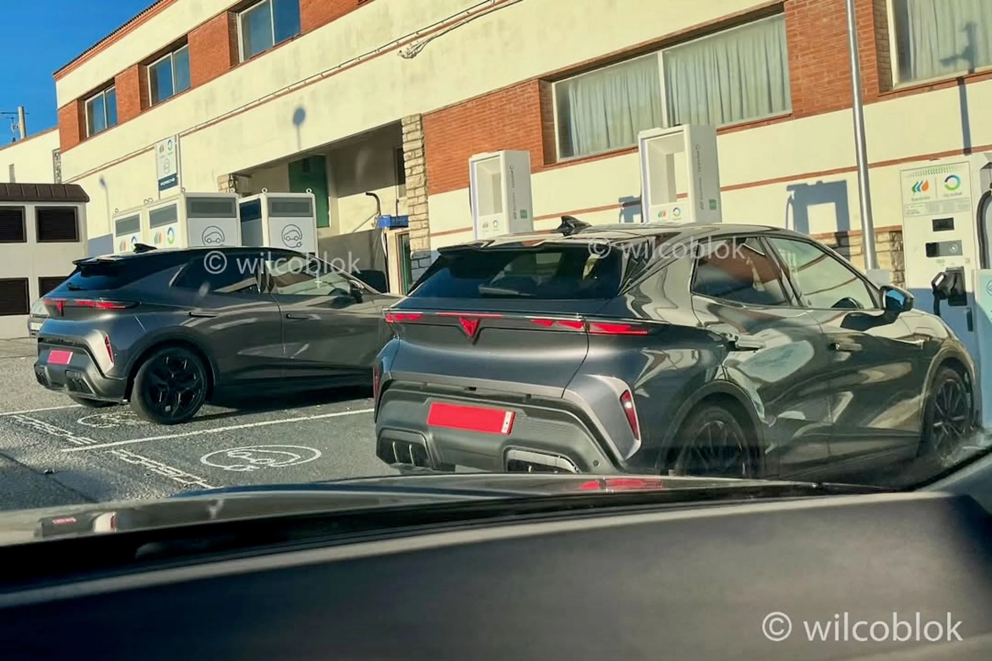 Стильный испанский электромобиль за 26 000 евро полностью рассекретили до премьеры (фото)