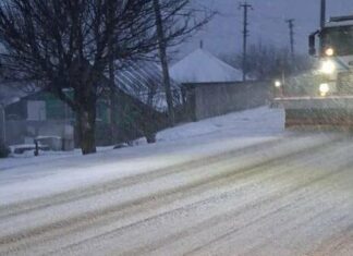 Гололедица на дорогах: на Харьковщине в ледовую ловушку попали скорые и грузовик