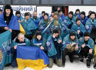 Дождались: семь жителей Харьковщины вернулись накануне из плена