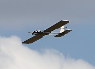 В Харькове вражеский дрон застрял на дереве