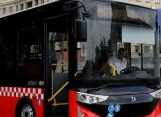 Метро – с другими интервалами, трамваи останавливаются: как курсирует городской транспорт в Харькове