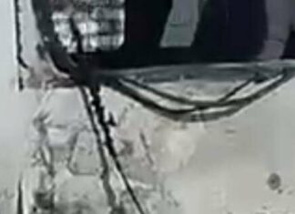 FPV-дрон попал в маршрутку в Харьковской области: транспорт разбит