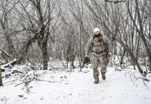 Украинцы разделились по Донбассу: 52% против уступок, 40% — за, — КМИС