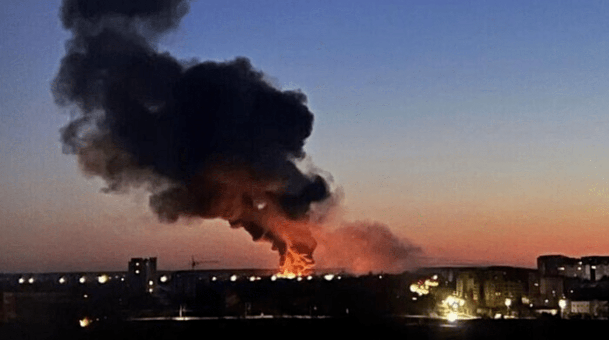 В Одессе прогремела серия взрывов: россияне запустили на город десятки «Шахедов»