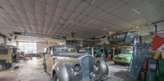 Блогерша нашла заброшенную мастерскую и была шокирована: внутри были ретроавто (фото, видео)