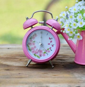 Украина перейдет на летнее время: когда и куда переводить стрелки часов