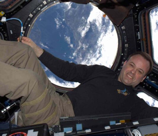 «Мы живем во лжи»: астронавт NASA поделился откровением после 178 дней в космосе