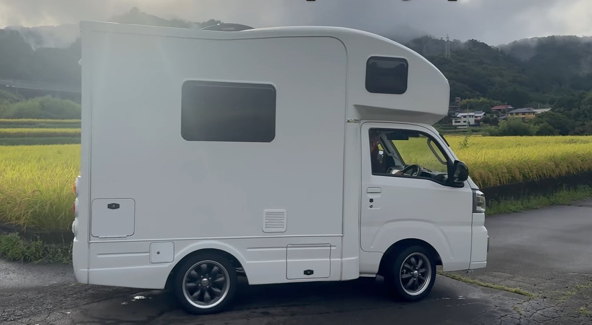 Меньше Skoda Fabia: в Японии выпустили миниатюрный дом на колесах за $23 700 (видео)