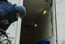 Остатки смерти в ледяной воде: водолазы ГСЧС изъяли вражескую ракету в Харькове