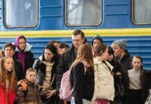 Ночь на улице: из-за тревоги пассажиры поездов, в частности Киев-Харьков, переживали опасность в поле