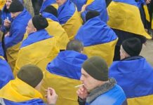 Дома: освобождены 200 украинских военнопленных, — ФОТО