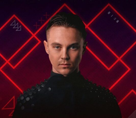 Известного певца схватил за шею зритель прямо на концерте (видео)