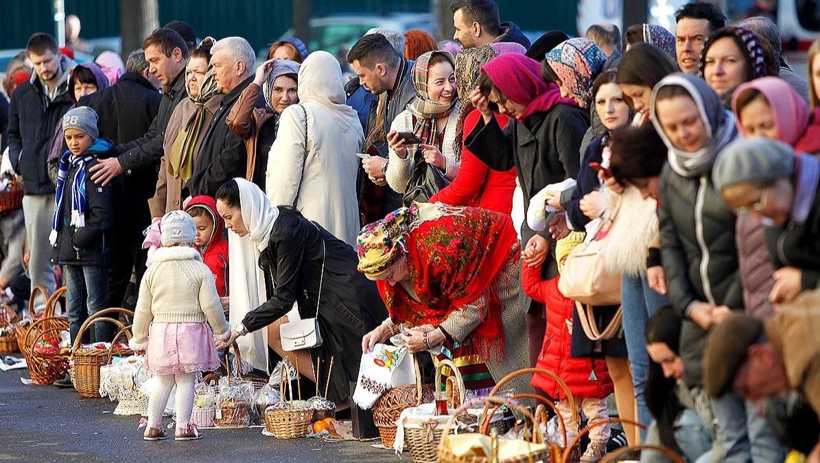 Золотые крашанки, покупные паски и поросенок в ночвах: этнограф рассказал, как украинцы праздновали Пасху