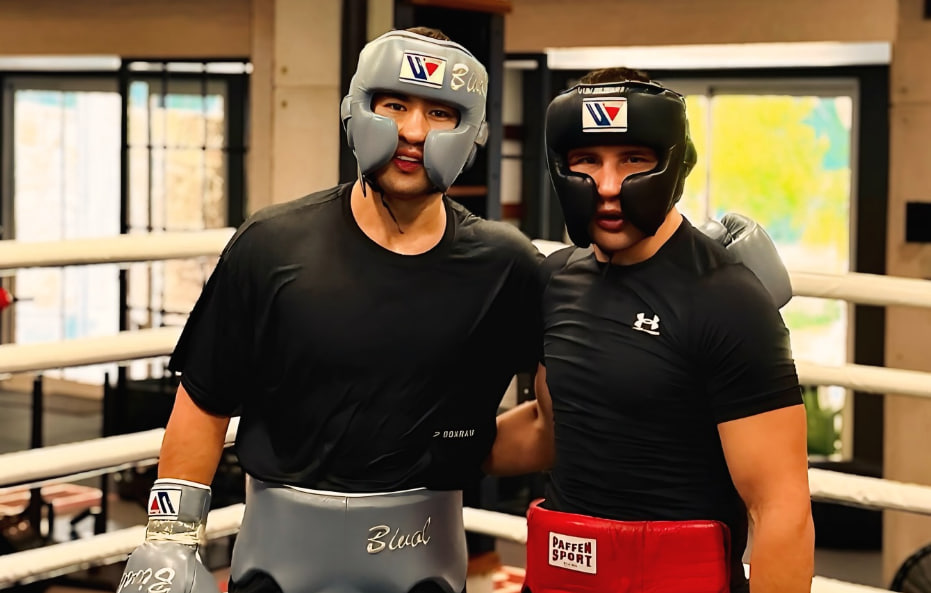 Люди возмущены: украинский боксер помогает чемпиону РФ в подготовке к титульному бою в Екатеринбурге (фото)