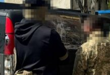 Выбивали деньги и угрожали «отправить штурмовиками»: подробности задержания работников ТЦК