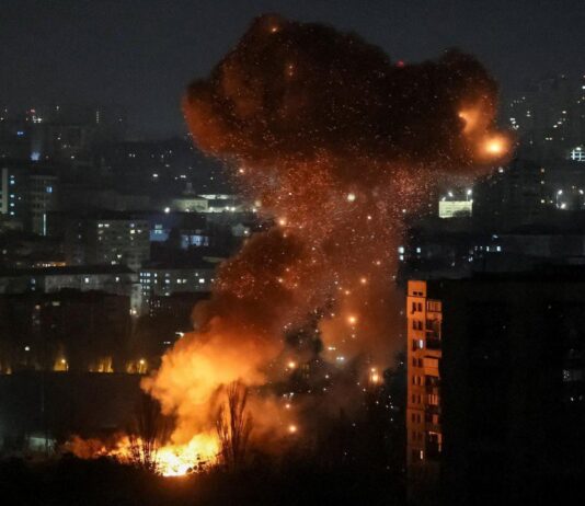 «Перебит газопровод»: ВС РФ атаковали Харьков «Шахедами», последствия удара (видео)