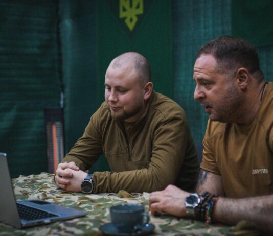 Ермак познакомил бригаду Нацгвардии «Спартан» с автором песни «Смарагдове небо» Drevo (видео)