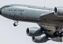 Удары Ирана по базам США: в Британии приземлился самолет-заправщик в следах от шрапнели (фото)